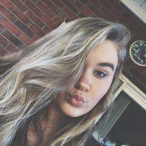 Meet your Posher, Makayla